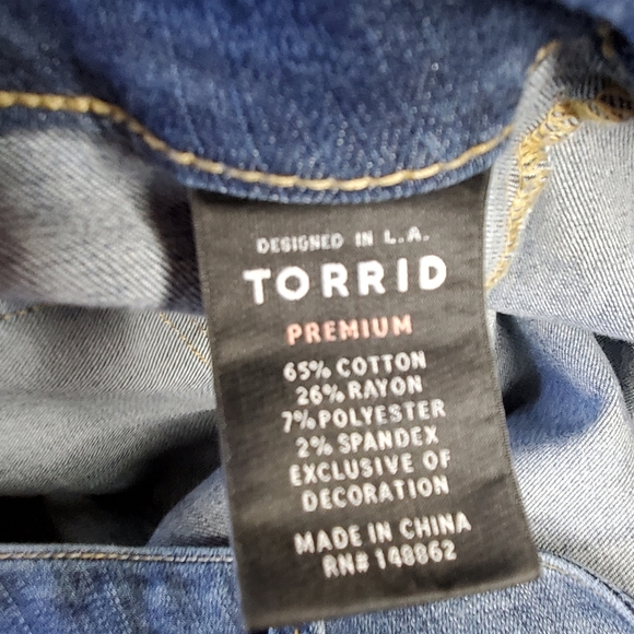 Torrid 3 Button Distressed Skinny Jegging Jean - Picture 11 of 13